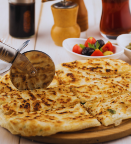 Pratik Tavada Kaşarlı Gözleme