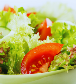 Taze ve Ferahlatıcı Mevsim Salatası